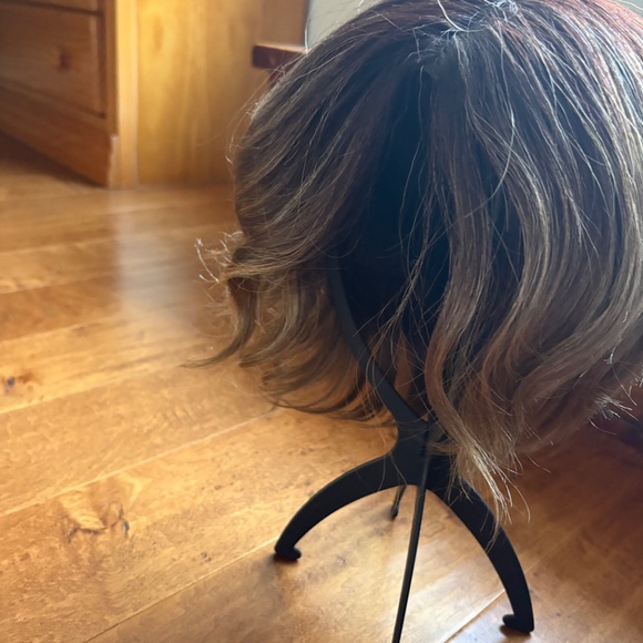 Wig - Rene of Paris - Rae - Picture 6 of 12